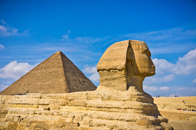 De Sfinx van Gizeh waakt over de piramides