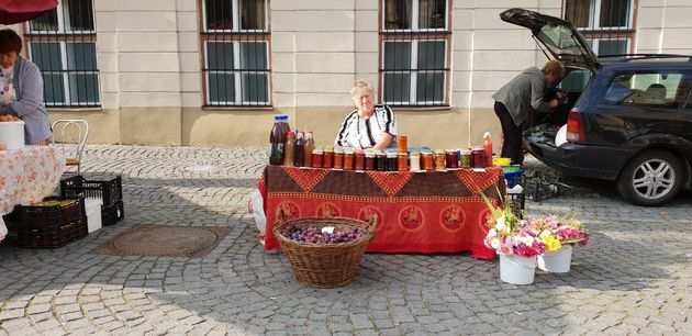 Verkoop van lokale producten op bijna iedere hoek van de straat