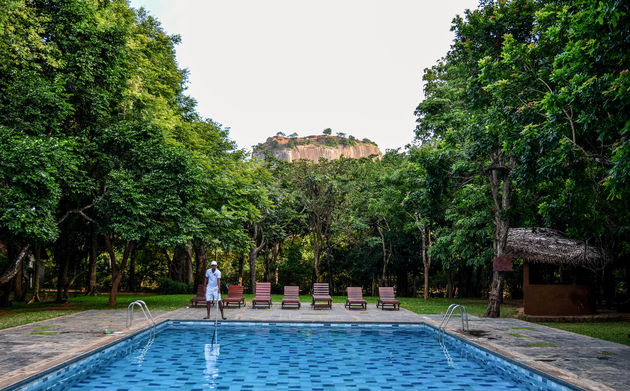 Al vanuit het hotel kunnen we Sigiriya zien liggen