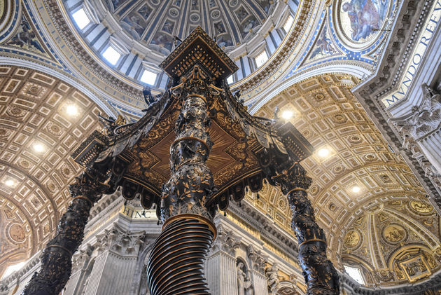 En wat dacht je van het plafond van de Sint Pieter? Dit is echt de mooiste kerk ter wereld!