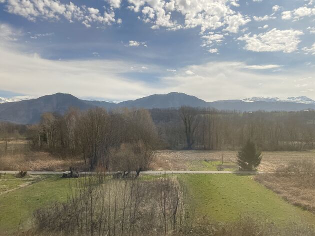 Genieten van het uitzicht op de Franse bergtoppen