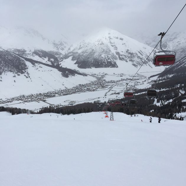 Uitzicht vanaf de brede pistes op de Mottolino