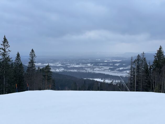<em>Ski\u00ebn met uitzicht op Oslo.<\/em>