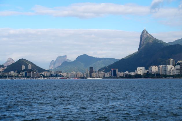 De bijzondere skyline van Rio met het Christusbeeld vanaf het water