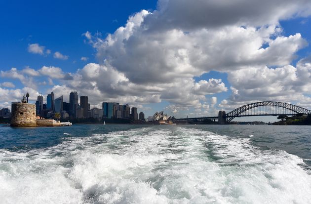 De skyline van Sydney vanaf het water