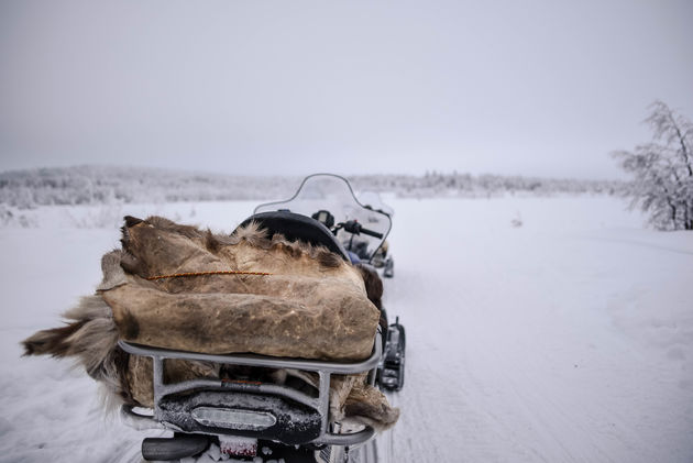 De sneeuwscooters staan al op ons te wachten