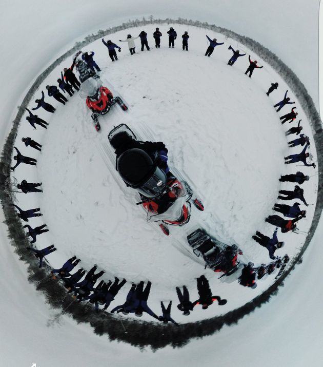 360 graden foto met z`n allen tijdens een tochtje door de natuur