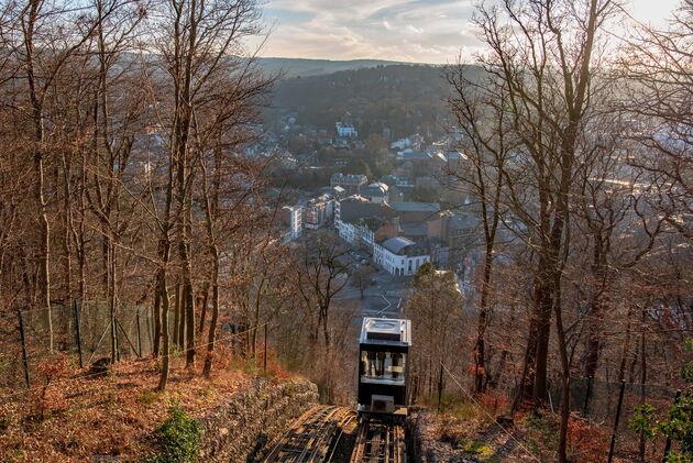 Zeker doen in Spa: neem het kabelbaantje omhoog voor dit mooie uitzicht over de stad