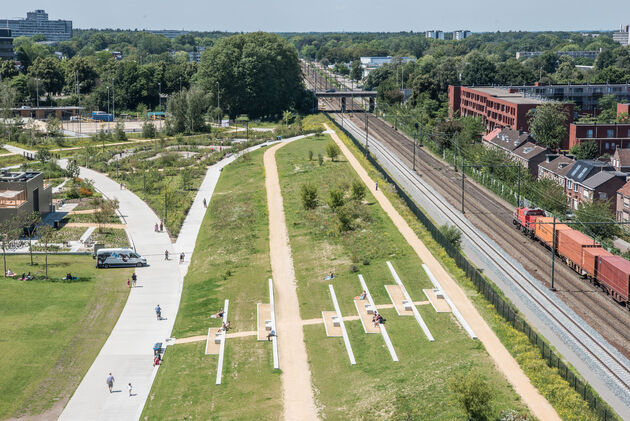 De tribunetrap van bovenaf