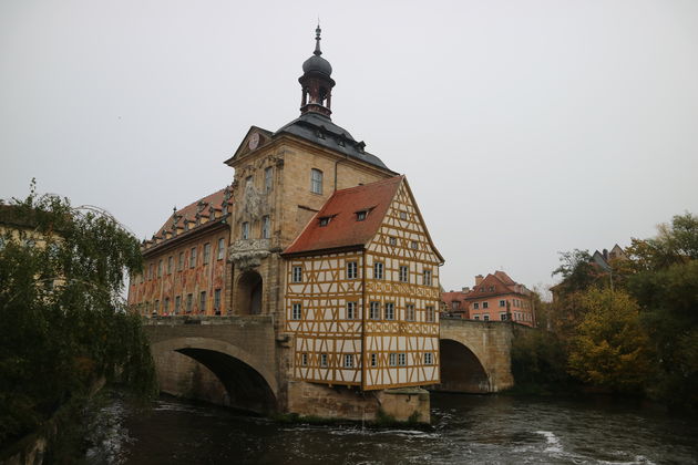 <em>Het vreemd geplaatste stadhuis van Bamberg<\/em>
