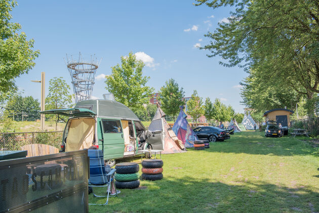 Je kunt zelfs in het Spoorpark overnachten op de stadscamping