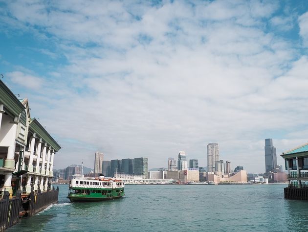 Tijd om Hong Kong Island te verkennen. Daar reis je natuurlijk naartoe met de Star Ferry.