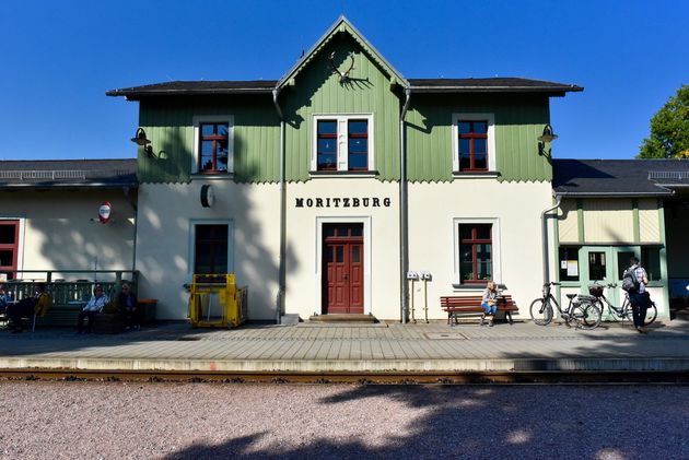 Op station Moritzburg kun je op een oud stoomtreintje stappen