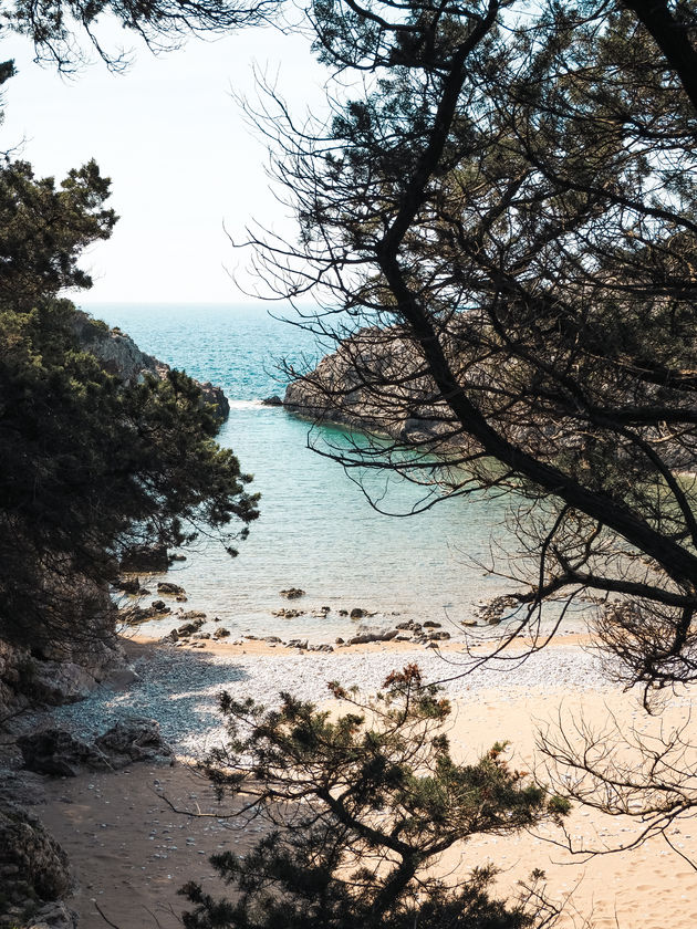 Het verborgen strand Paralia Glossa is stiekem misschien wel n\u00f3g mooier dan Voidokilia