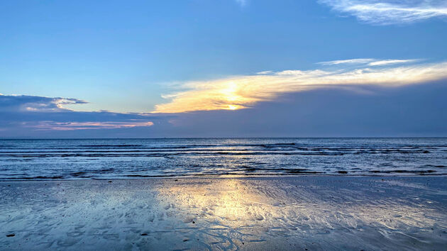 De beste plek voor een blauwe zonsondergang bij Paal 17 op Texel