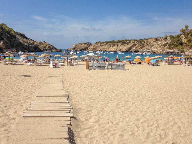 Er zijn zoveel mooie stranden te vinden. Cala Vadella is heerlijk voor een ontspannen stranddagje