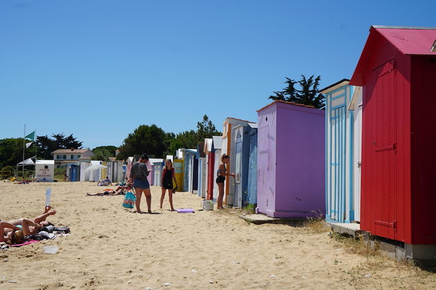 De beroemde strandhutjes van Boirie Beach op Ile d`Oleron zijn nog gewoon in gebruik