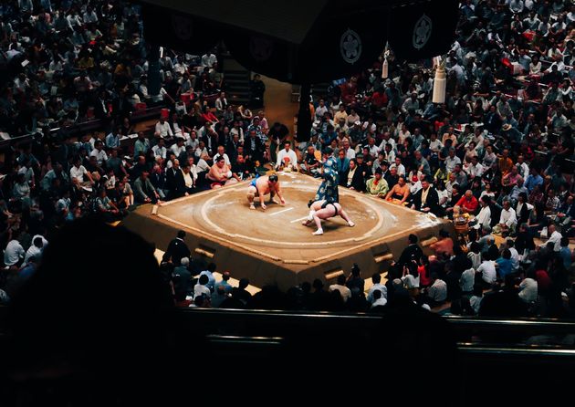 Dit moet je ook echt een keer doen in Japan: een wedstrijd sumo worstelen bezoeken