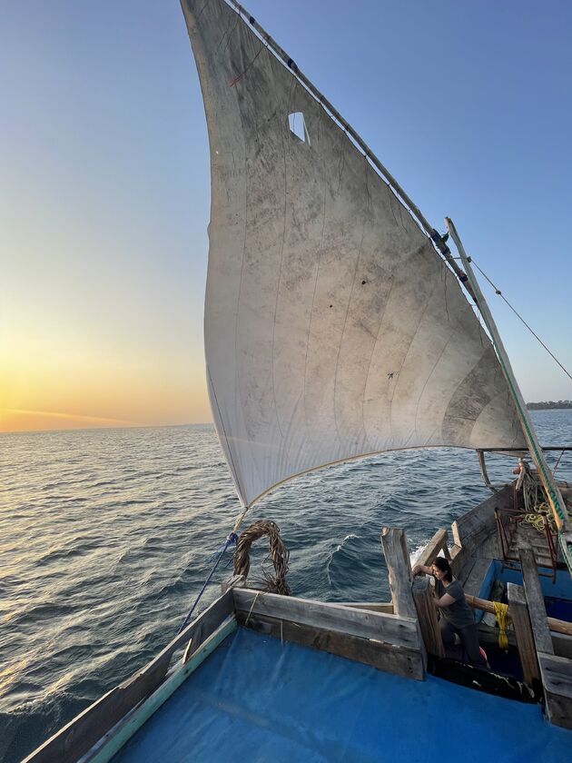 <em>De zon onder zien gaan vanaf een dhow: wat een bijzondere ervaring.<\/em>