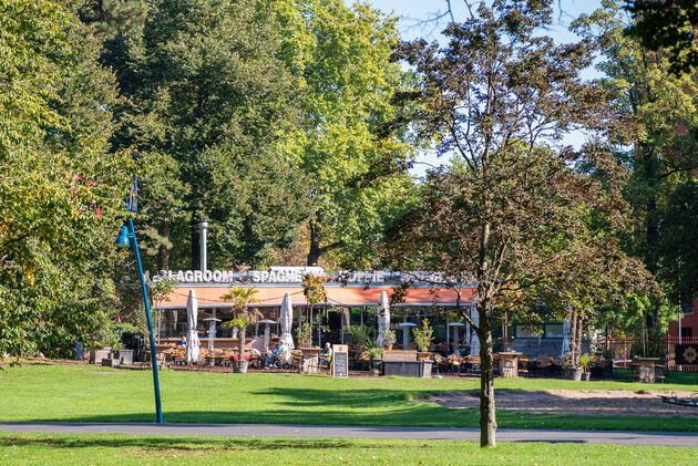 Plof neer voor koffie in het Valkenberg Park bij het T-Huis