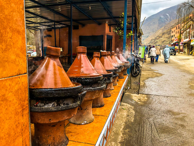 Onderweg maken we een stop om te genieten van Marokkaanse Tajine