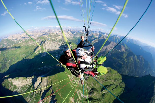 Maak een tandemsprong boven de Alpen