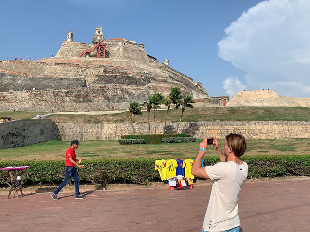 Tijdens de hop-on-hop-off-taxi tour kom je langs alle hotspots van Cartagena