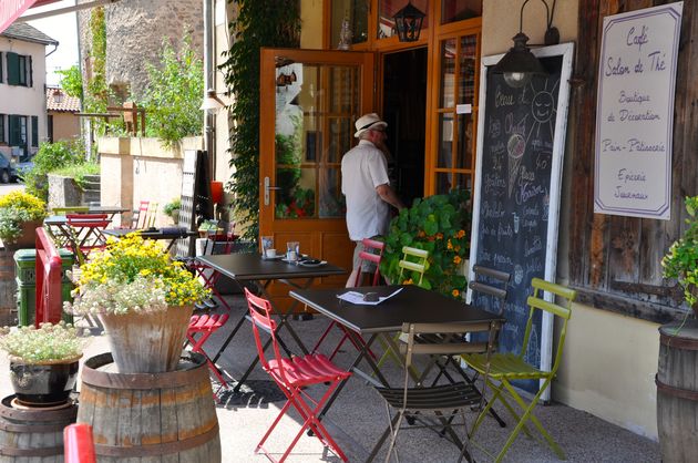 Terrasjes in kleine Franse stadjes zijn de beste!