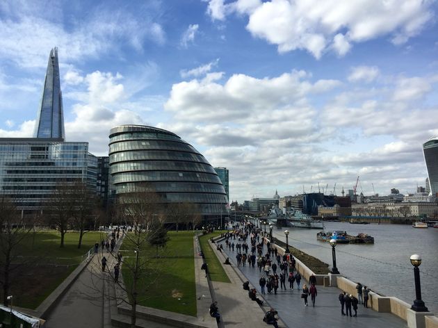 The Shard ligt bijna aan de Thames, op loopafstand van de Tower Bridge