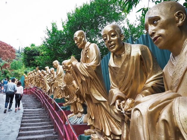Hoewel de naam anders doet vermoeden, staan er hier bijna 13.000 boeddha`s langs de weg