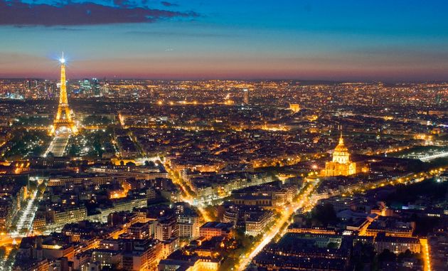 Beklim de Tour Montparnasse in de avond, dan is de stad prachtig verlicht!