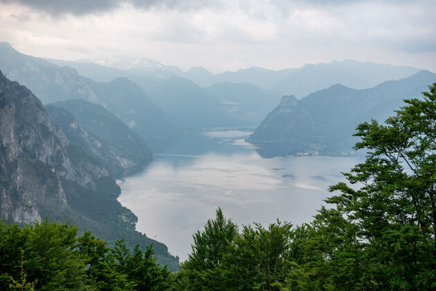 Uitzicht op de Traunsee, het diepste meer van Oostenrijk