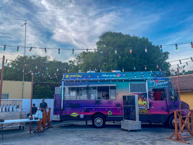 Truk\u2019i Pan: de foodtrucks van Curacao