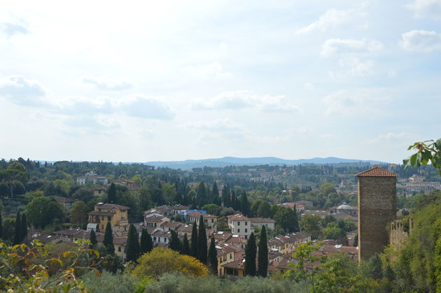 Vanaf de tuinen heb je een prachtig uitzicht over de omgeving Toscane