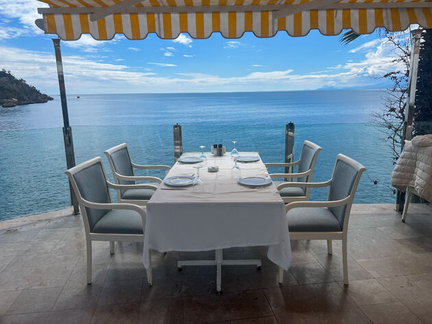 Lekker lunchen met een fijn uitzicht bij Arma Restaurant