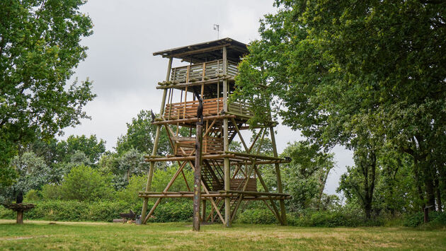 De uitkijktoren van bezoekerscentrum de Kraaijenberg