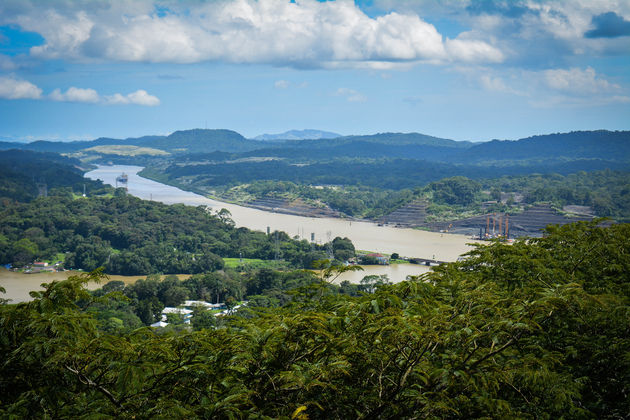 Uitzicht op het wereldberoemde Panamakanaal