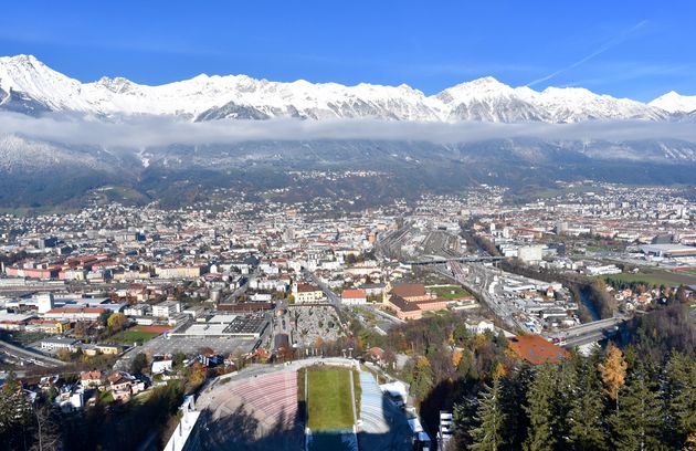 Uitzicht over Innsbruck vanaf de Bergisel springschans