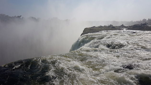 Een bijzonder perspectief: de Victoria Falls vanuit Devil`s Pool