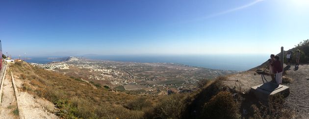 Uitzicht vanaf de berg op Santorini