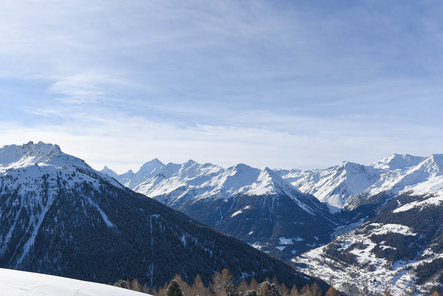 In de verte zie je de beroemde top van de Matterhorn liggen