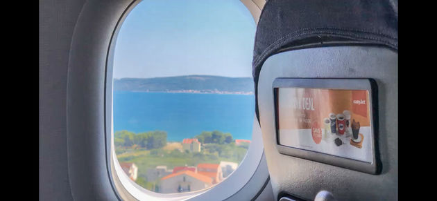 Al vanuit het vliegtuig kun je de kust van Split goed zien liggen