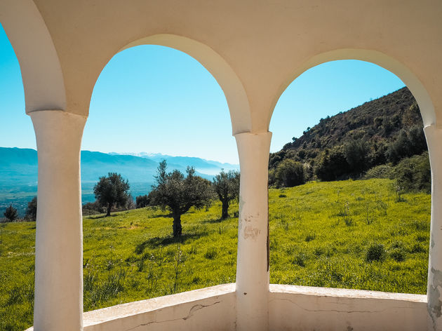 Kloosters liggen vaak op de mooiste plekken van Griekenland, zo ook het Voulkano Klooster