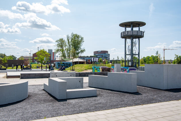 Drink na afloop een drankje in container bar Spot en beklim deze toren voor mooi uitzicht