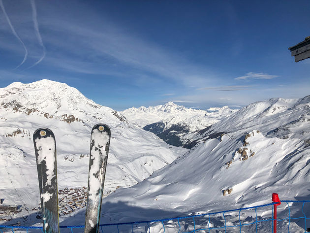 De pistes van Espace Killy zijn ruim, kennen weinig bomen en hebben dagelijks verse sneeuw.