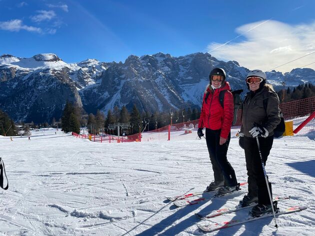 <em>Ski\u00ebn in Val di Sole is genieten met zo`n fotogeniek gebergte op de achtergrond.<\/em>