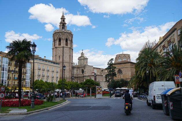 De El Miguelete toren naast de kathedraal La Seu van Valencia