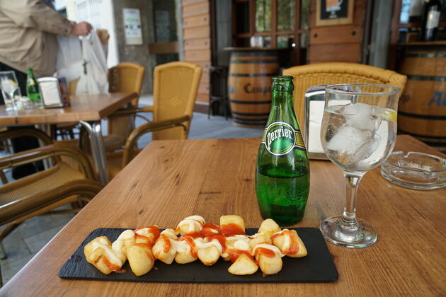 Lunch in Valencia, patates braves i aigua mineral