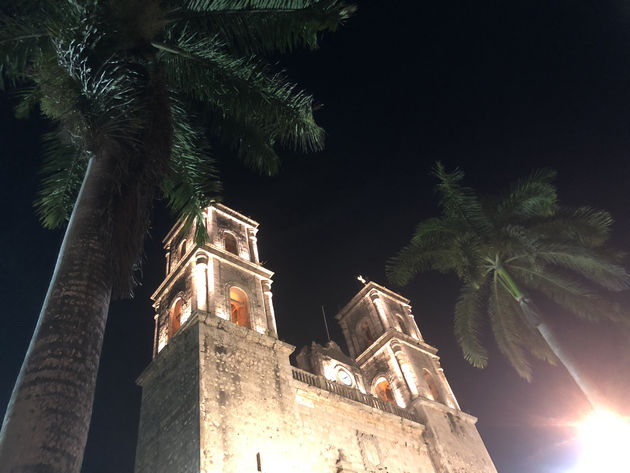 Het herkenningspunt van Valladolid. De kerk midden op het plein.