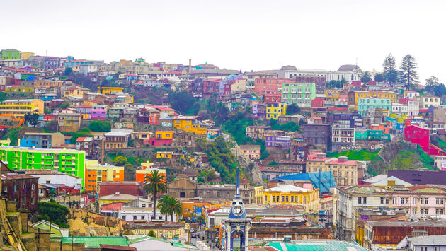 De gekleurde huisjes van Valparaiso wil je in Chili een keer gezien hebben